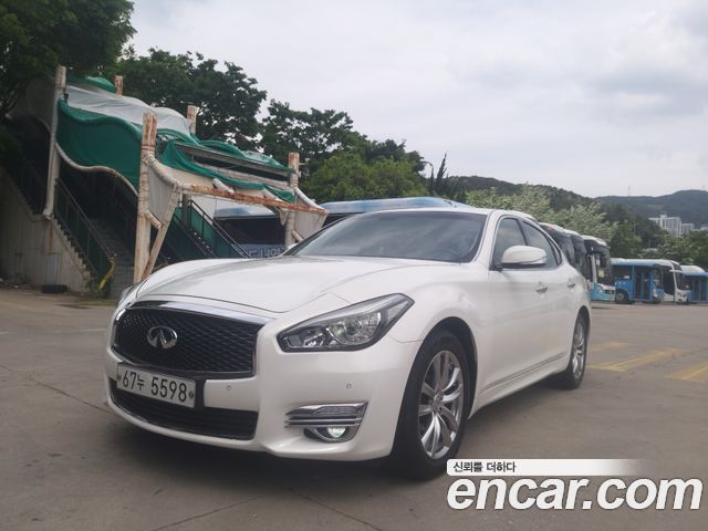 Infiniti Q70 — exterior