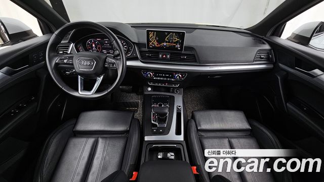 Audi Q5 — interior