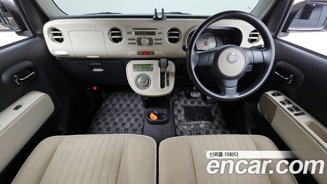 Daihatsu Mira — interior