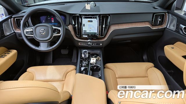 Volvo XC60 — interior