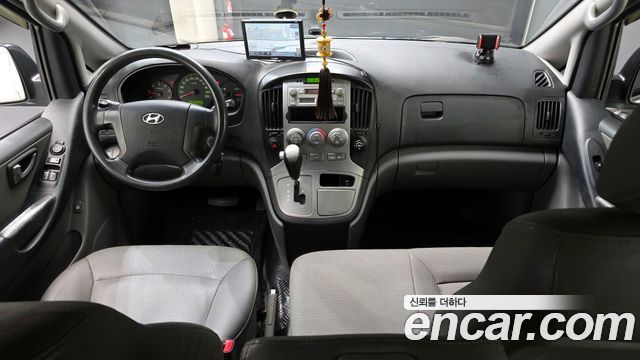 Hyundai Starex — interior