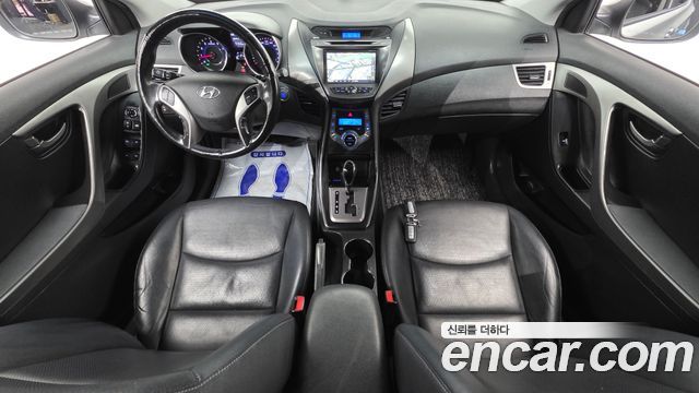 Hyundai Avante — interior