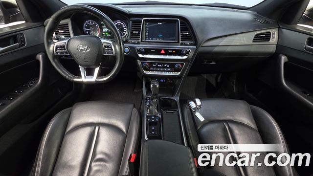 Hyundai Sonata — interior
