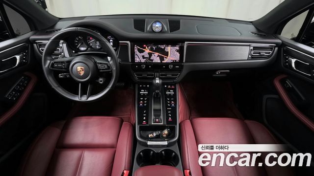 Porsche Macan — interior