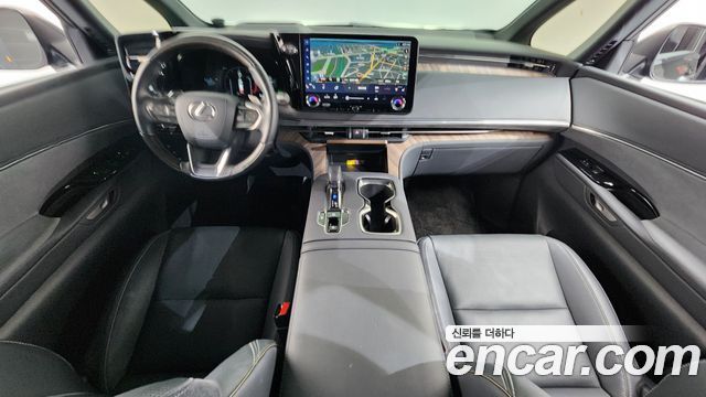 Lexus LM — interior