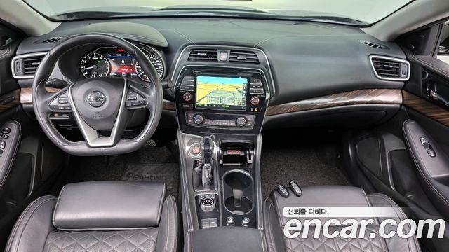 Nissan Maxima — interior