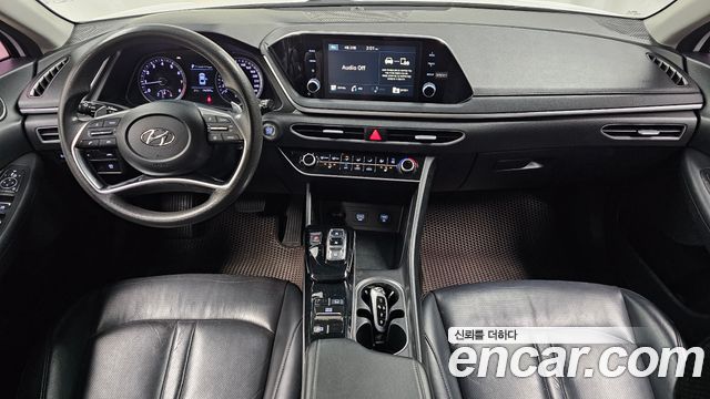 Hyundai Sonata — interior