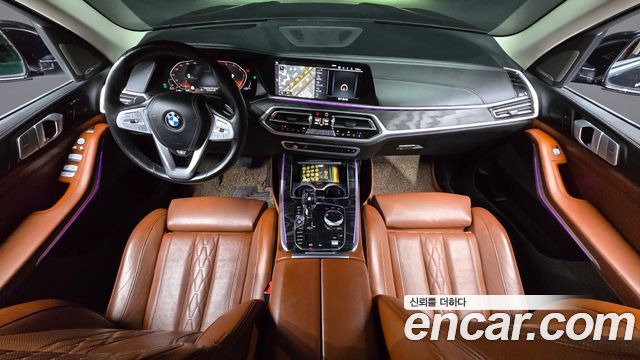 BMW X7 — interior