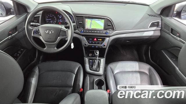 Hyundai Avante — interior