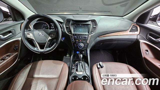 Hyundai Santa Fe — interior