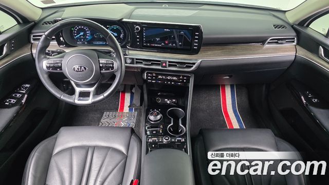 Kia K5 — interior