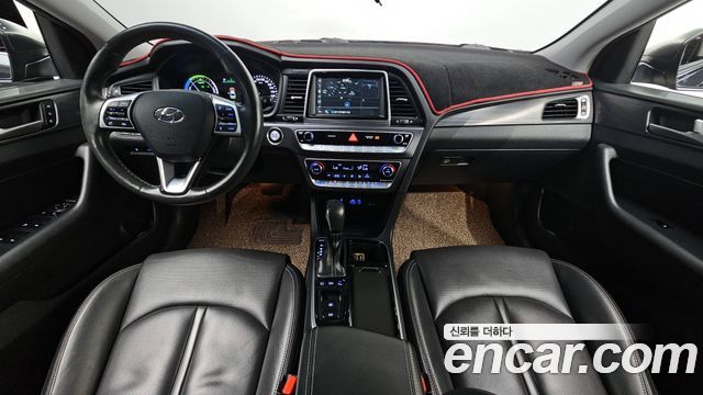 Hyundai Sonata — interior