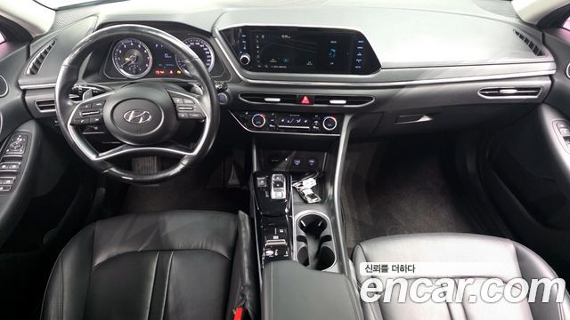 Hyundai Sonata — interior