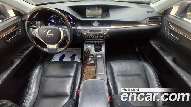 Lexus ES — interior
