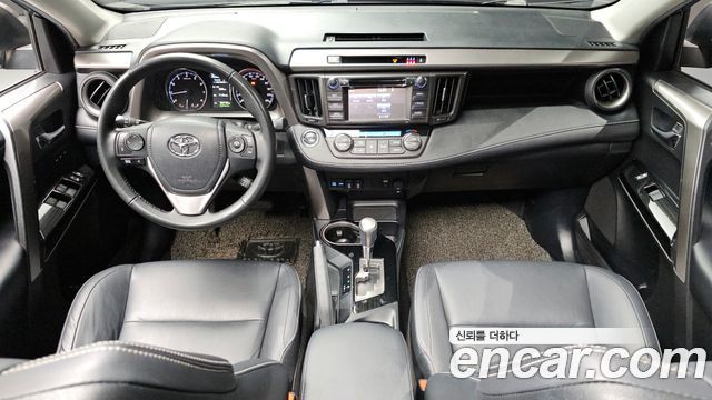 Toyota RAV4 — interior