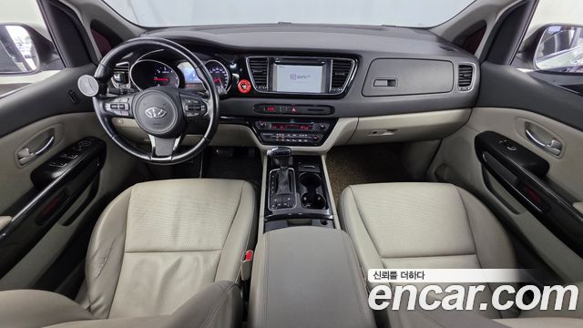 Kia Carnival — interior