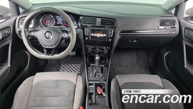 Volkswagen Golf — interior