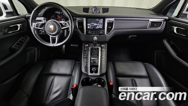 Porsche Macan — interior