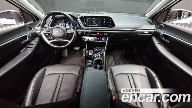 Hyundai Sonata — interior