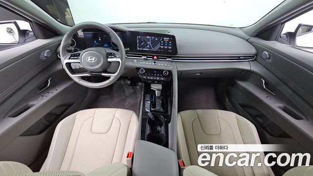 Hyundai Avante — interior