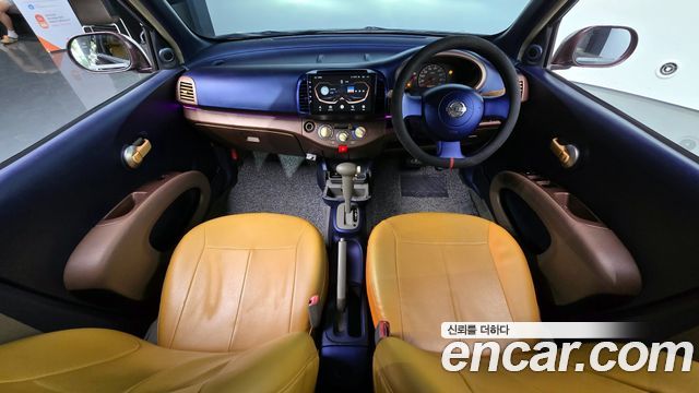 Nissan March — interior