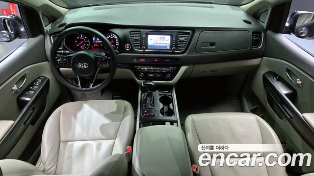 Kia Carnival — interior