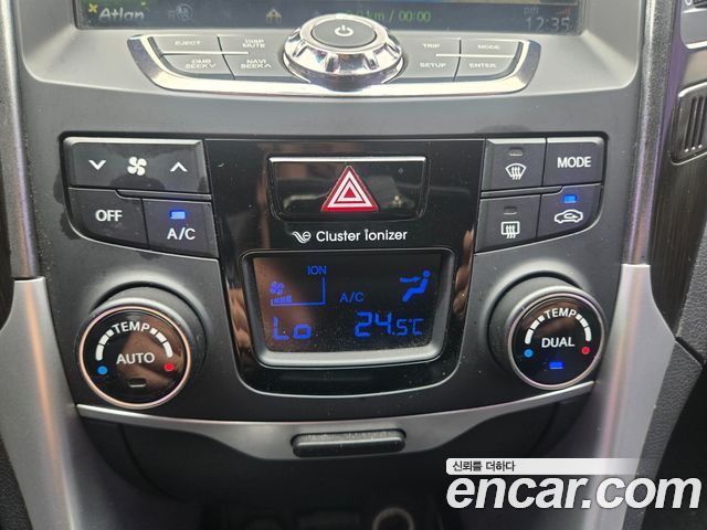 Hyundai Sonata — interior