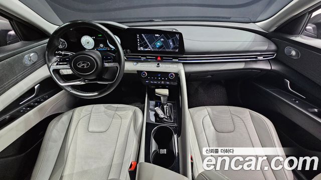 Hyundai Avante — interior