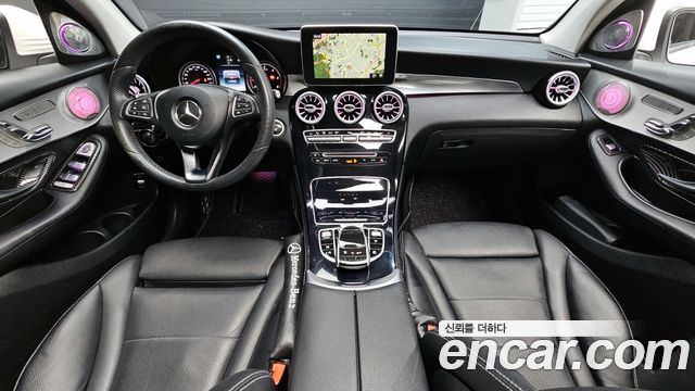 Mercedes-Benz GLC-Class — interior