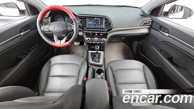 Hyundai Avante — interior