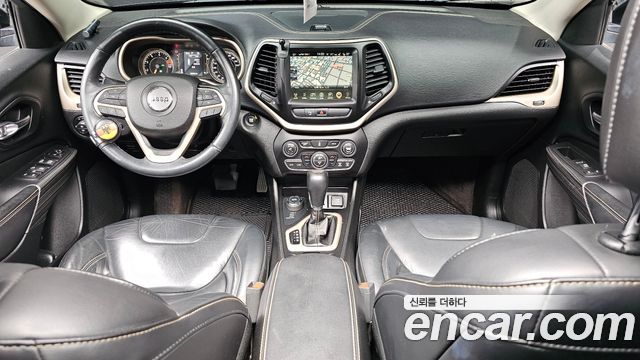 Jeep Cherokee — interior