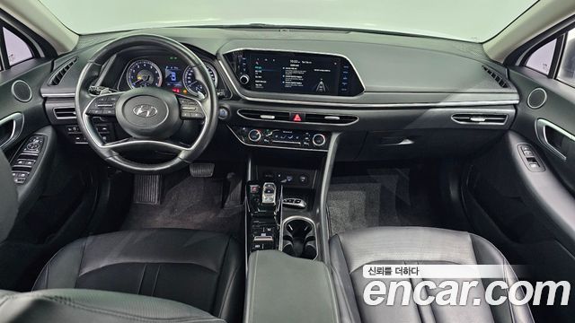 Hyundai Sonata — interior