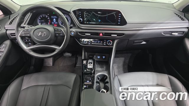 Hyundai Sonata — interior