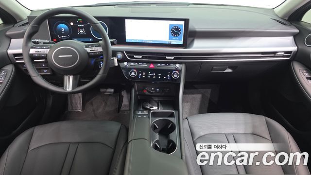Hyundai Sonata — interior