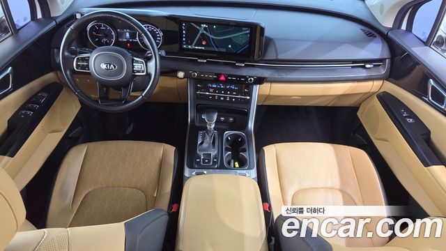 Kia Carnival — interior