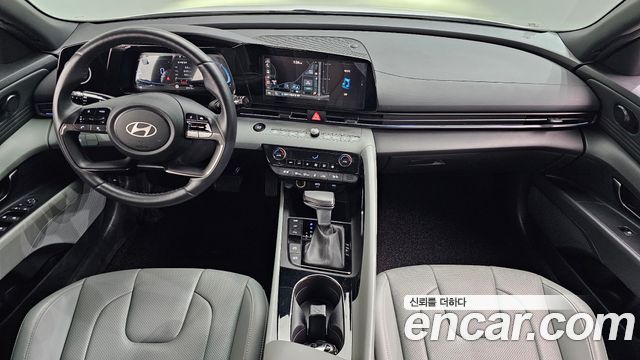 Hyundai Avante — interior