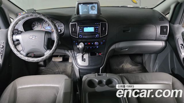 Hyundai Starex — interior