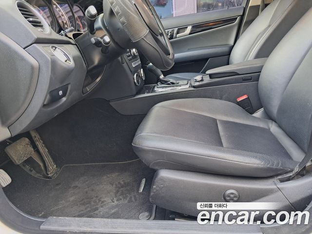 Mercedes-Benz C-Class — interior
