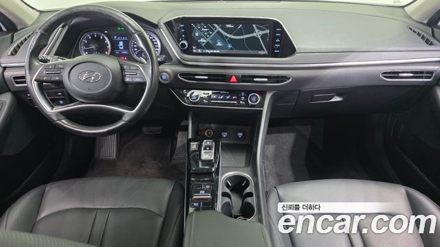 Hyundai Sonata — interior