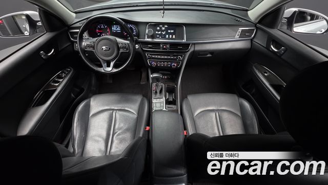 Kia K5 — interior