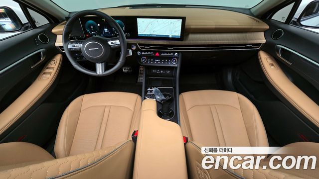 Hyundai Sonata — interior