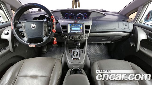KG Mobility Korando — interior