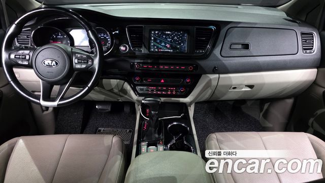 Kia Carnival — interior