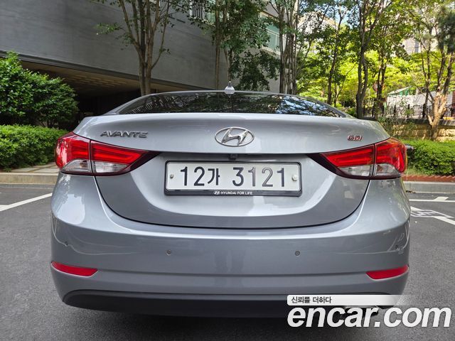 Hyundai Avante — interior