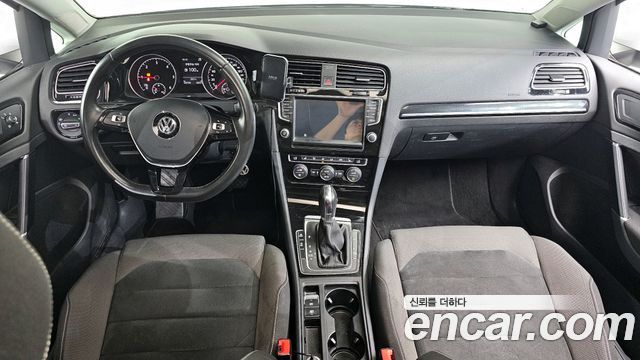 Volkswagen Golf — interior