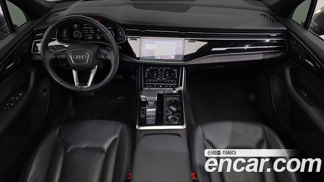 Audi Q7 — interior