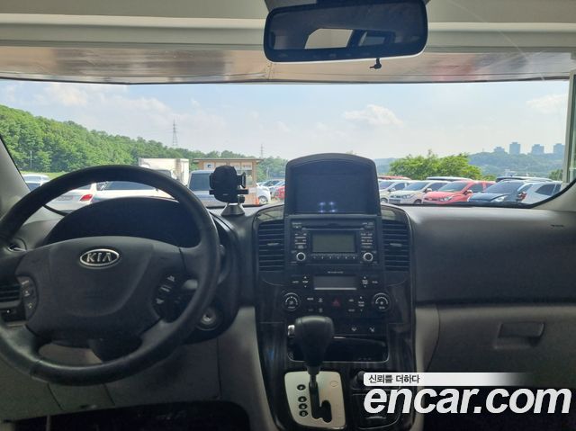 Kia Carnival — interior