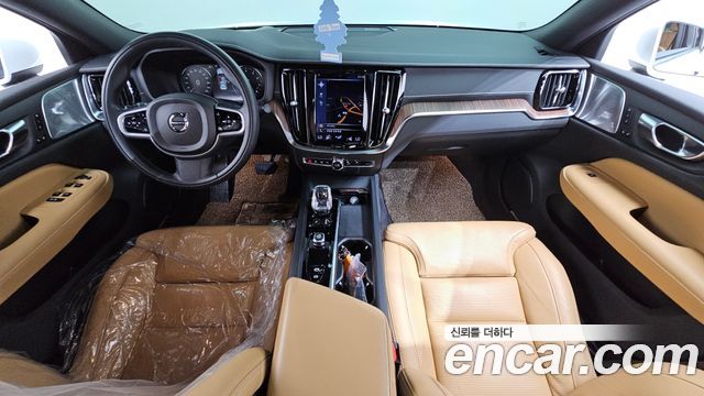 Volvo S60 — interior