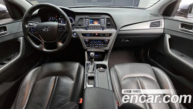 Hyundai Sonata — interior
