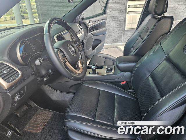 Jeep Cherokee — interior